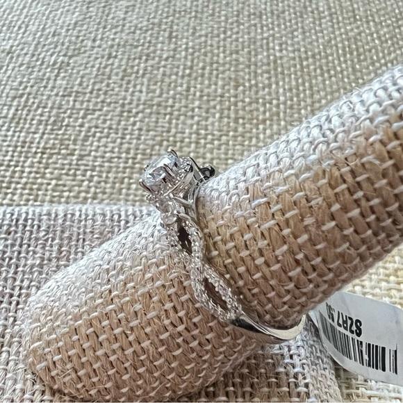 New Sterling Silver Iced CZ Cubic Zirconia Ring Size 8 - Picture 2 of 7